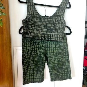 Fabletics Set - size Medium - reversible sports bra / high waisted 9” shorts